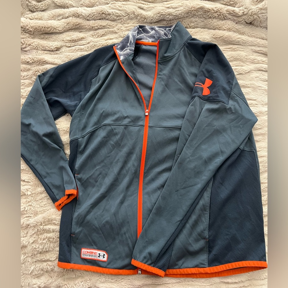 Light jacket by under Armour sz XL